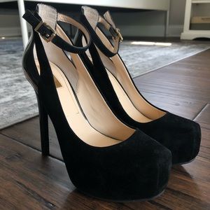 Jessica Simpson Black Platform Pumps